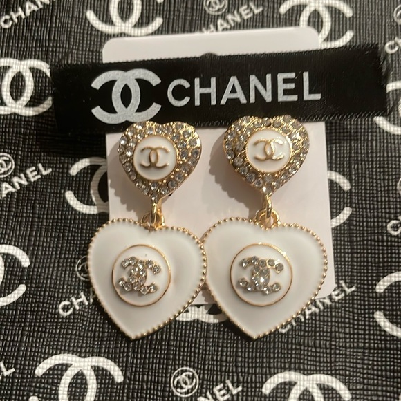 Estate sale Jewelry - 🆕🔥White and Gold Hearts with designer Inspired flair